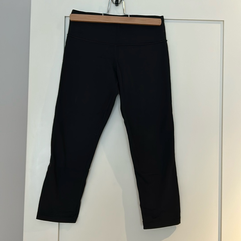 Lululemon size 4 black crop workout pants